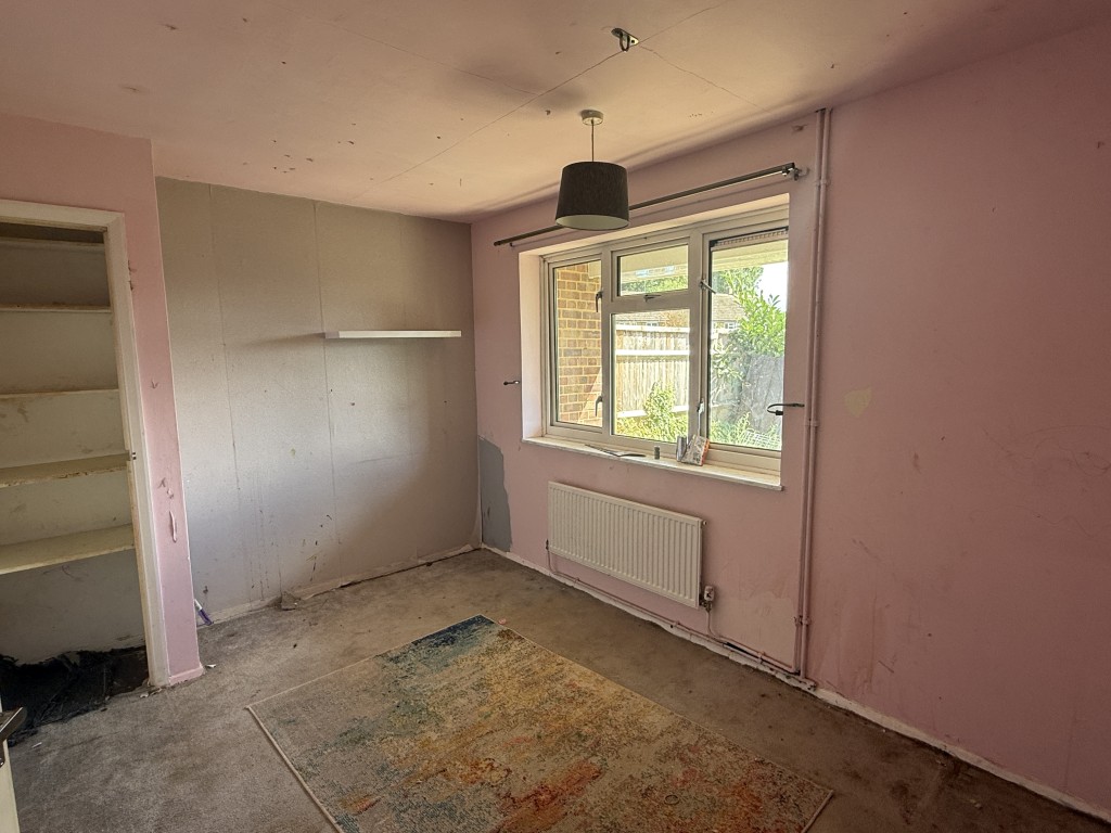 Lot: 145 - BUNGALOW IN NEED OF IMPROVEMENT IN WEALDEN VILLAGE - Bedroom 1 in Bungalow in Need of Improvement